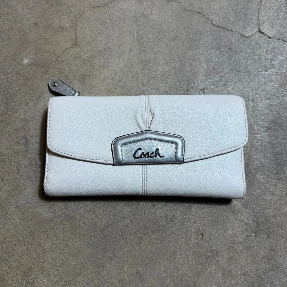 Coach Vintage Y2K White Leather Silver Trim Envelope Wallet Clutch